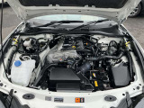 エンジンルームです。納車前整備付となりますので、エンジンオイルやオイルフィルターなど交換してからのお渡しです。