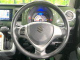インテリアに合わせたデザインのステアリングは、運転される方のことも考え、運転しやすい形状、大きさです。是非一度、実際に触ってお確かめください。