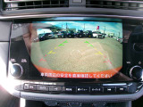 シフトをRにいれるとこんな感じに映し出されるので、後退時には安全確認できますよ!