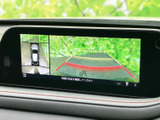 後退時の安全性を高めるバックモニター。ガイドライン表示で、駐車や車庫入れも安心です。狭い場所でもスムーズに動けます。