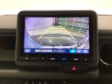 バックモニター付きで、車庫入れやバック時の後方確認をサポート。