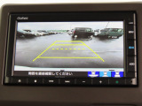 リアワイドカメラシステム!従来の視野に加えて、後方側方を約180&deg;まで見えるワイドビューと、後方を真上から見たような視野で駐車時などに便利なトップダウンビューの3つの視野があります!