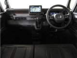 ◆インテリアパネル◆視界広々で非常に運転しやすくロングドライブでも疲れを感じさせないすっきりとまとまったインパネ周りです。
