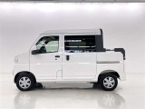 フロントからリヤまで一体感あるスタイリッシュなサイドフォルムです。