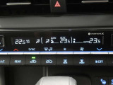 左右独立温度コントロールフルオートエアコンです。運転席、助手席それぞれで独立して温度設定ができます。冷え性の方が乗っても安心ですね♪