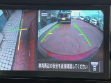 左サイドカメラとフロントカメラ運転席から死角となりやすい車両左前部分や前方部分もバッチリ見えます♪
