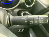 操作しやすいウインカーレバーで、安全な車線変更をサポートします。直感的に操作できる設計で、運転に集中できます。