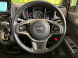 【純正革巻きステアリング】上質な革を使用することで、手にしっかり馴染みとても運転しやすいハンドルです♪