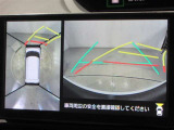 パノラミックビューモニター付きです。車両を上から見たような映像をディスプレイオーディオ画面に表示。運転席からの目視だけでは見にくい、車両周辺の状況をリアルタイムでしっかり確認できます。