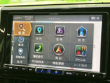 使いやすいインターフェースで快適なドライブをサポートします。豊富な機能が、カーライフをより豊かに彩ります。