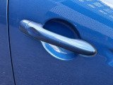 シートヒーターはエアコンより温まるのが早く、寒い日の運転には欠かせない装備です。3段階の温度調節ができ、快適な温度でドライブいただけます。