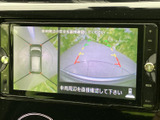 駐車時の安全性を高めるバックモニター。狭い場所でも安心して駐車できます。ガイドライン表示で、後方の状況を把握しやすく、運転をサポートします。