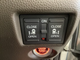 リアドアは乗り降りに便利な両側電動スライドドアです。また運転席に座っていながらスイッチ操作で自在にスライドドアを開け閉めできます。