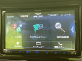 高機能なナビゲーションシステムが、快適なドライブをサポート。CDやUSB、Bluetoothなど多彩なソースに対応し、車内でのエンタメが充実します。