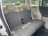 後部座席も大人でも座れるスペースを確保。多人数乗車時でも快適に過ごせます。様々なシーンで活躍するでしょう。