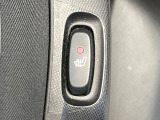 ●フロントシートヒーティング:運転席・助手席共に三段階で調節が可能なシートヒーターを装備しております。季節を問わず快適にご使用いただけます。