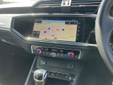 アクティブレーンアシスト『60km/h 以上での走行時にドライバーの不注意によってクルマがレーンをはみ出しそうになると、クルマをレーンに戻す方向にステアリングをアシストします