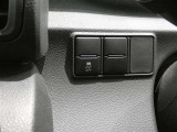 トラクションコントロール装備です。すべりやすい路面での発進時や加速時にタイヤの空転を抑え、駆動力確保に貢献する機能です。詳細は販売店スタッフまでおたずねください。