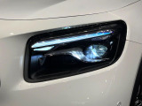 ●LEDヘッドライト:夜間走行時も良好な視界を確保し安心して運転できる高輝度LEDヘッドライトを装備!点灯速度が早く、消費電力も抑えられています。