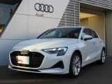 シングルフレームに燦然と輝くAudiのシンボルである4つの輪。4つの自動車メーカーが手を組み、Auto Unionを設立したことに由来します。