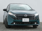 アダプティブLEDヘッドライト。フロントカメラで前方の状況を検知し対向車や先行車に眩しい思いをさせることなく必要なところだけを遠くまで照射します。