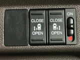 【両側パワースライドドア】両側がパワースライドドアになっており、運転席のスイッチやスマートキーでも開閉が可能です!開口部も広いので乗り降りも楽々♪
