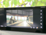 高精細な地図画面で、目的地までスムーズにナビゲート。運転に役立つ情報を分かりやすく表示し、快適なドライブをサポートします。