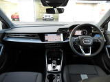 安全で快適な運転をサポートするアウディバーチャルコックピット。多機能でありながら優れた操作性で、シンプルで美しいインテリアデザインに溶け込んでいます。