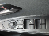 運転席のパワーウインドースイッチ部です。よく触れる場所だからこそ、使用状態があらわれますが、写真のとおり、非常に綺麗な状態です。