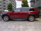 ホイールアーチが台形なのはJeepのみのデザインになり、ここを見てもJeepとすぐ分かります!