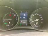 視認性の高いメーター類で、運転に必要な情報をしっかり確認できます。直感的な操作で、安全運転をサポートします。