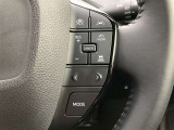 前方の車との車間を設定し、スピードを上げたり緩めたりを自動で行ってくれる追尾式の「レーダークルーズ」。上級装備の一つです!高級車にしかつかない嬉しい機能です。