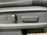 シートはパワーシートになっています。ポジションを快適な位置に調整できますよ。