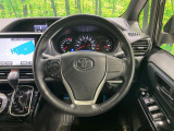 【純正革巻きステアリング】上質な革を使用することで、手にしっかり馴染みとても運転しやすいハンドルです♪