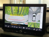 【パノラミックビューモニター】専用のカメラにより、上から見下ろしたような視点で360度クルマの周囲を確認することができます☆死角部分も確認しやすく、狭い場所での切り返しや駐車もスムーズに行えます。