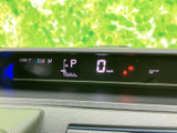 視認性に優れたメーターパネルです。必要な情報を一目で確認でき、運転に集中できます。夜間でも見やすく、安全運転をサポートします。