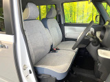 運転席シート廻りは使用感も少なく、良好な状態となっています。前オーナー様が丁寧に使っていたことがよくわかりますね。