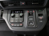 【電子制御パーキング+ブレーキホールド】便利なスイッチ式のサイドブレーキ!停車中にブレーキペダルを踏み続けなくても自動的にブレーキを保持する機能も搭載♪