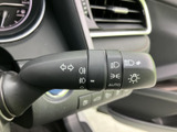 操作しやすい位置に配置されたウインカーレバーで、スムーズな車線変更をサポートします。確実な操作感も魅力です。