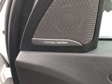 ハーマンカードンのカースピーカーは良質な音を届けると同時に、その先にある車内空間における上質な&ldquo;音楽体験&rdquo;も提供している。
