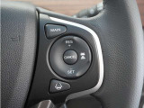◆アダプティブクルーズコントロール◆予め設定した車速内でクルマが自動的に加減速。前走車との適切な車間距離を維持しながら追従走行します。【LKAS】車線維持支援システムでステアリング操作を支援。