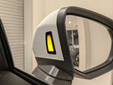 【アシスタンスパッケージ メーカーOP価格￥120,000- 【サイドアシストアシスト】車線変更時に目視できない車を検知すると、検知した側のミラーに警告ライトが点灯。