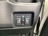 運転席から両側パワースライドドアの操作が出来ます。