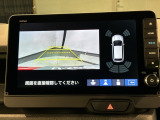 リバースギアに入れるだけで後方の表示へ切り替わります。夜間や雨の日の駐車も楽になりますよ。