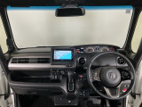 【前方視界】開放的な前方視界!運転がしやすく疲れにくいです♪窓が大きく、見通しがとっても良いおクルマですよ♪