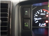 夜間走行でも安心のLEDへッッドライト搭載車です。とても明るく白い光で照らします。この装備も人気のアイテムですね