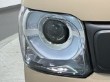LEDヘッドライトは、点灯の瞬間から最大光量を発揮し、突然暗くなるトンネルなどでの安定感を高めます。
