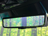 【デジタルインナーミラー】後席の大きな荷物や同乗者で後方が確認しづらい時でも安心!カメラが撮影した車両後方の映像をルームミラー内に表示。クリアな視界で状況の確認が可能です!