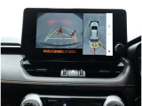 パノラミックビューモニター装備!バックビュー/車両に取り付けたフロント、サイド、バックカメラの映像を合成して画面上に表示させることで、バックするときにはアシストラインし、車庫入れや縦列駐車をサポート。