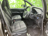 広々とした室内空間が快適。ドライバーの視界も広く、運転に集中できます。シートの座り心地も良く、長距離運転も疲れにくいですね。
